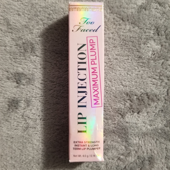 Too Faced Lip Injection Maximum - Picture 1 of 2